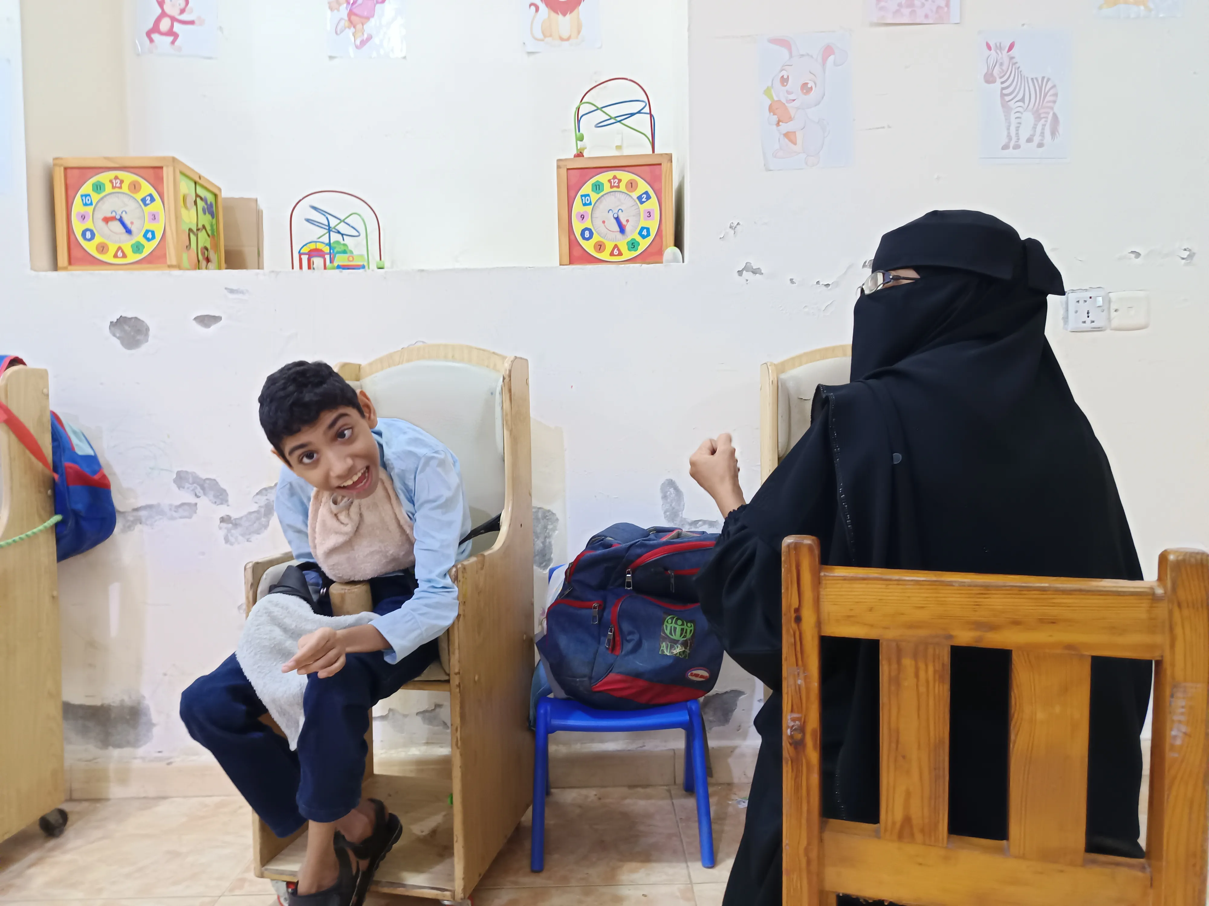ازمة التمويل تهدد اطفال الشلل الدماغي في عدن وتفاقم معاناتهم