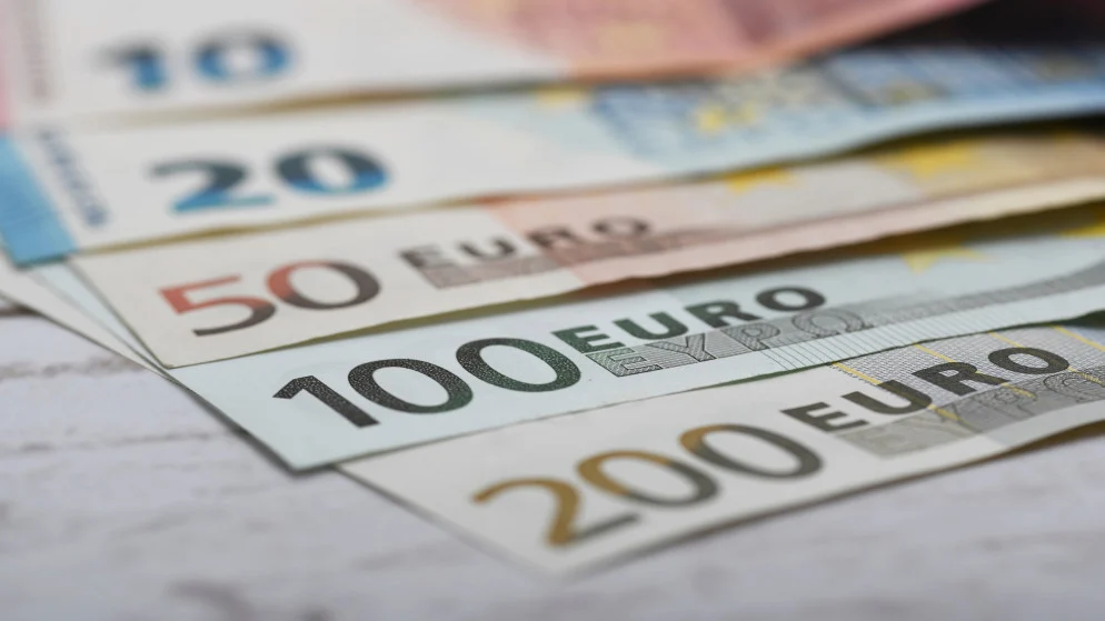 تاثير اعمال الشغب في فرنسا على تراجع سعر صرف اليورو امام الدولار