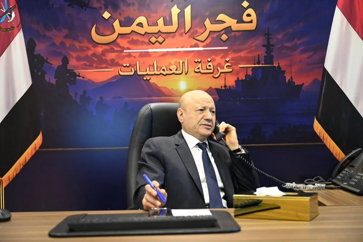 هجوم صاروخي حوثي يستهدف معسكرا امنيا في شبوة وسقوط ضحايا