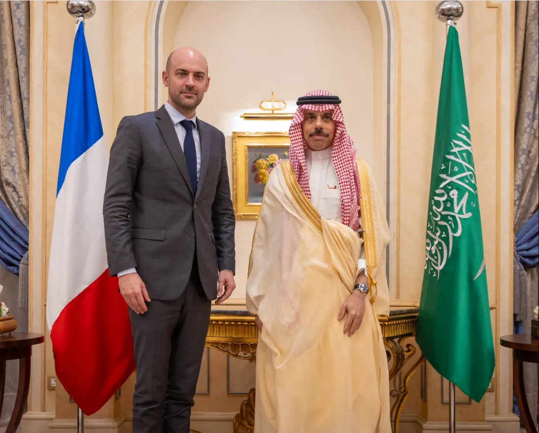 السعودية وفرنسا توحدان الجهود لحماية الممرات المائية وضمان امن المنطقة