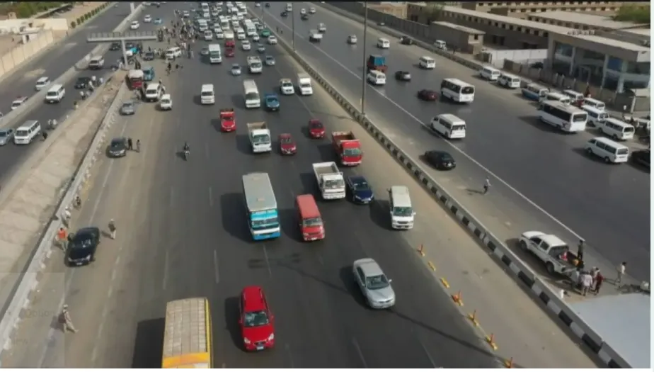 فاجعة مرورية في اسيوط.. مصرع واصابة العشرات في حادث تصادم مروع