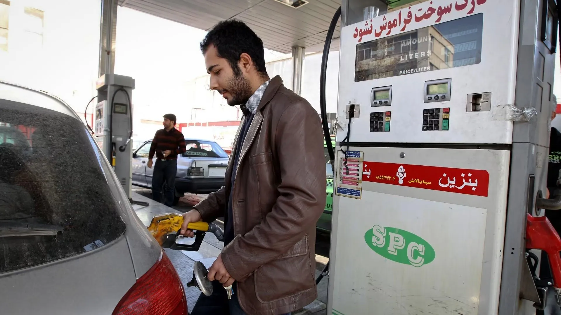 استراتيجية ايران الجديدة لإنهاء استيراد البنزين بين واقع الاكتفاء ومخاطر الضغوط الاقتصادية