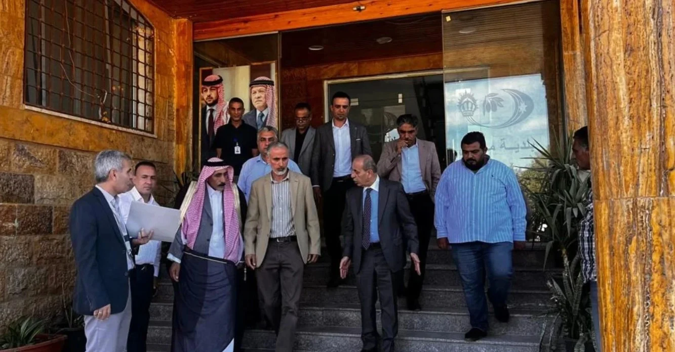 وزير الادارة المحلية يوجه برفع جاهزية بلديات البلقاء لاستقبال الشتاء