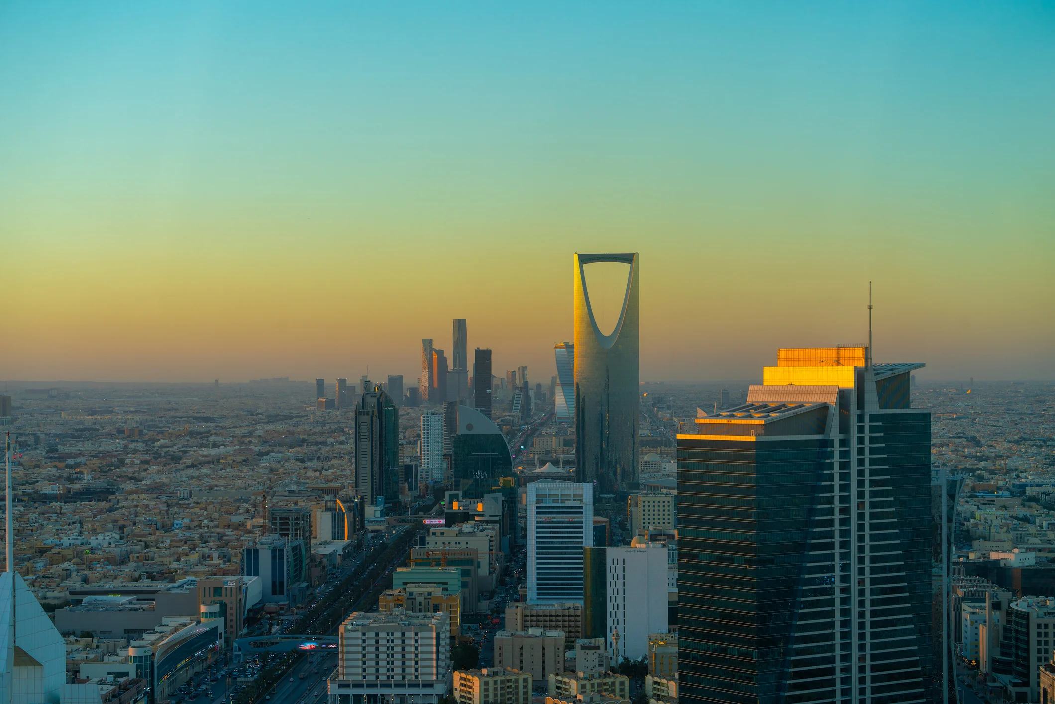 قوات التحالف تتصدى لهجوم جوي مكثف بطائرات مسيرة تستهدف مناطق سعودية