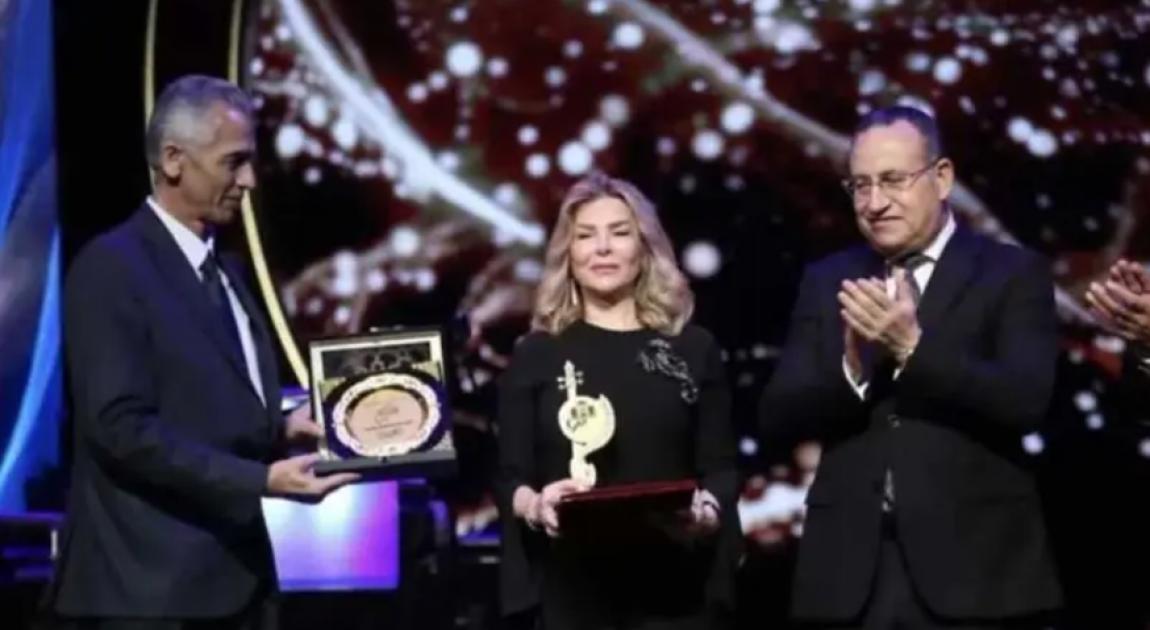 افتتاح مهرجان الموسيقى العربية .. بكاء زوجة هاني شاكر والأوبرا تخلد ذكراه بتمثال