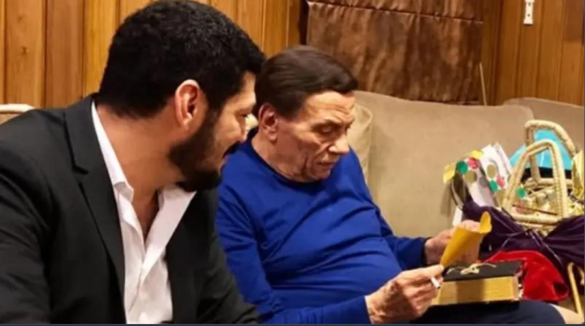باسم سمرة ينشر صورة مع عادل إمام .. ويشغل مواقع التواصل