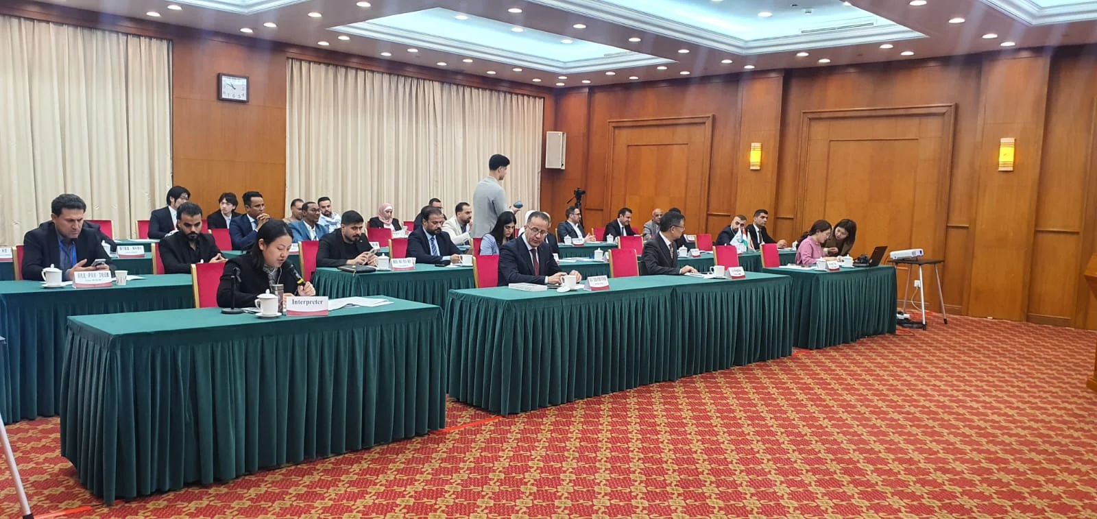 بكين تستضيف وفدا اعلاميا عربيا لتعزيز التعاون وتبادل الخبرات