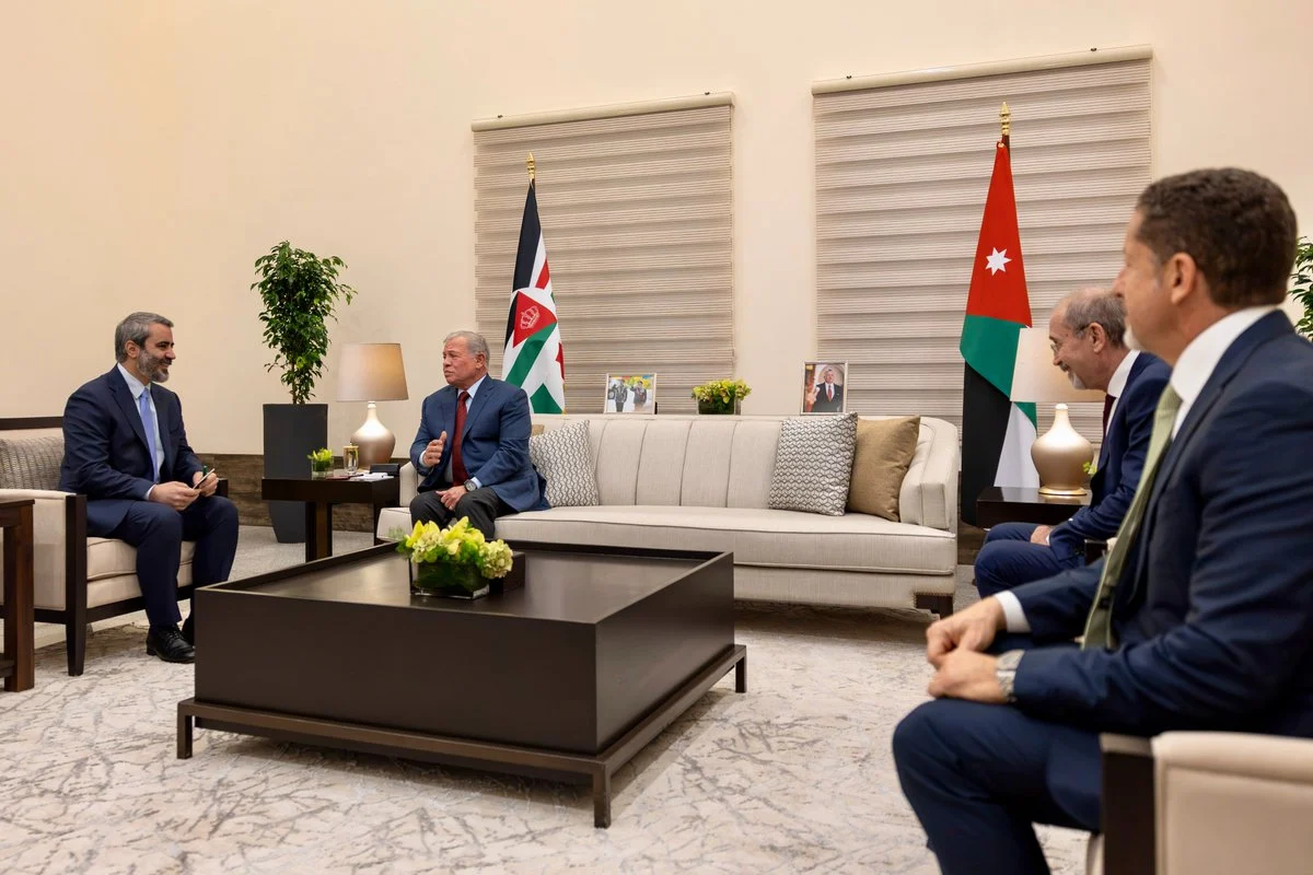الملك يؤكد رفض الاعتداءات على سوريا ويدعو لتعزيز التعاون العربي