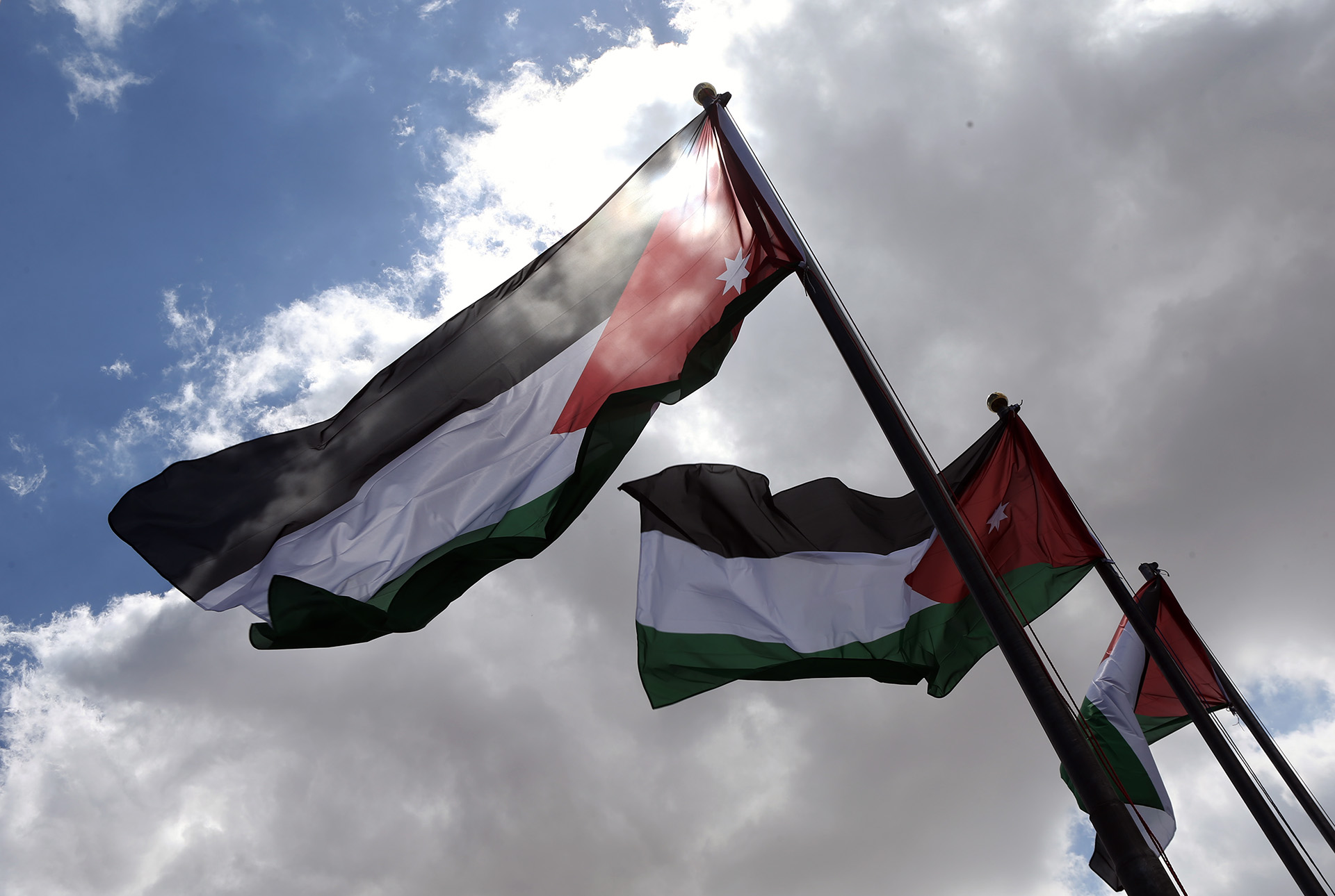 مواقف عربية حازمة تندد بالهجوم الارهابي على كنيسة في الكرك