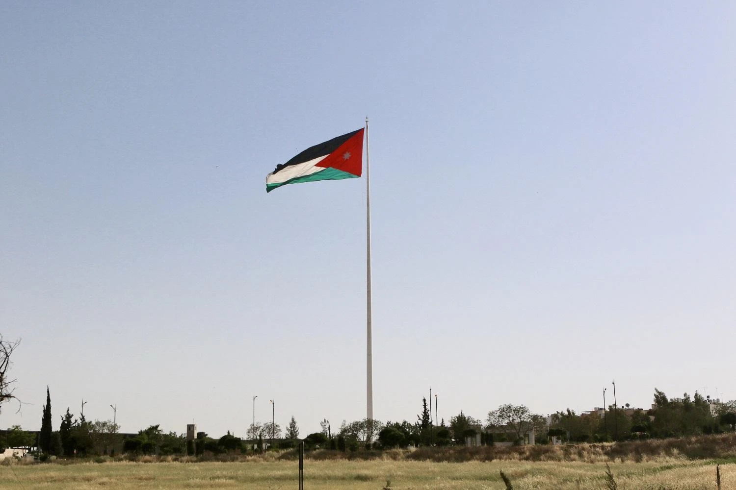 موقف حازم من الاحزاب الاردنية عقب الهجوم على كنيسة في الكرك