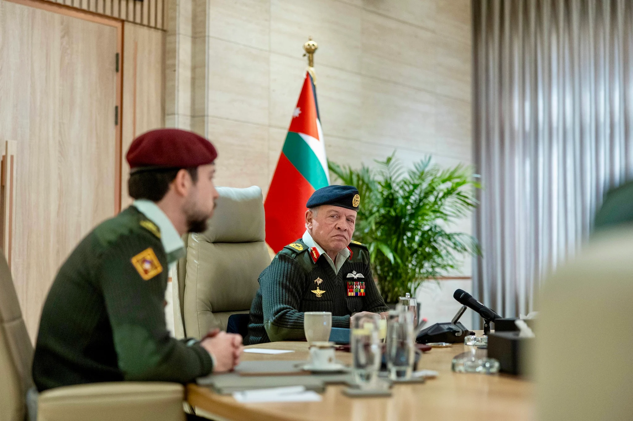 الملك يوجه بضرب العابثين بامن الاردن بيد من حديد