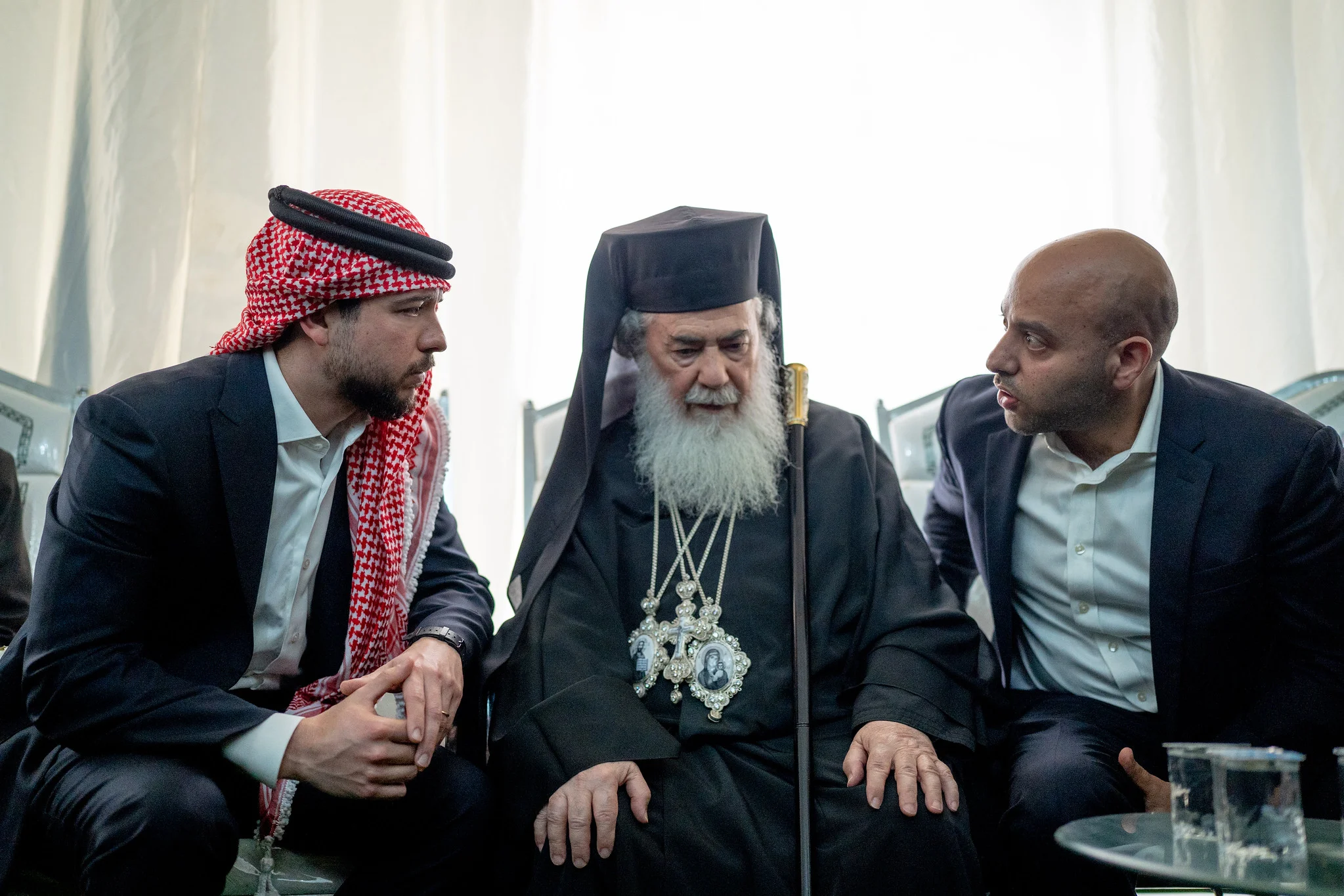 ولي العهد يشدد على صمود الكرك ويدين الهجوم الارهابي الجبان