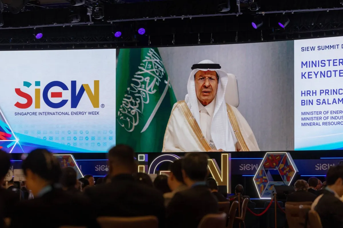شراكة استراتيجية بين السعودية وسنغافورة لتعزيز مخزون النفط الخام