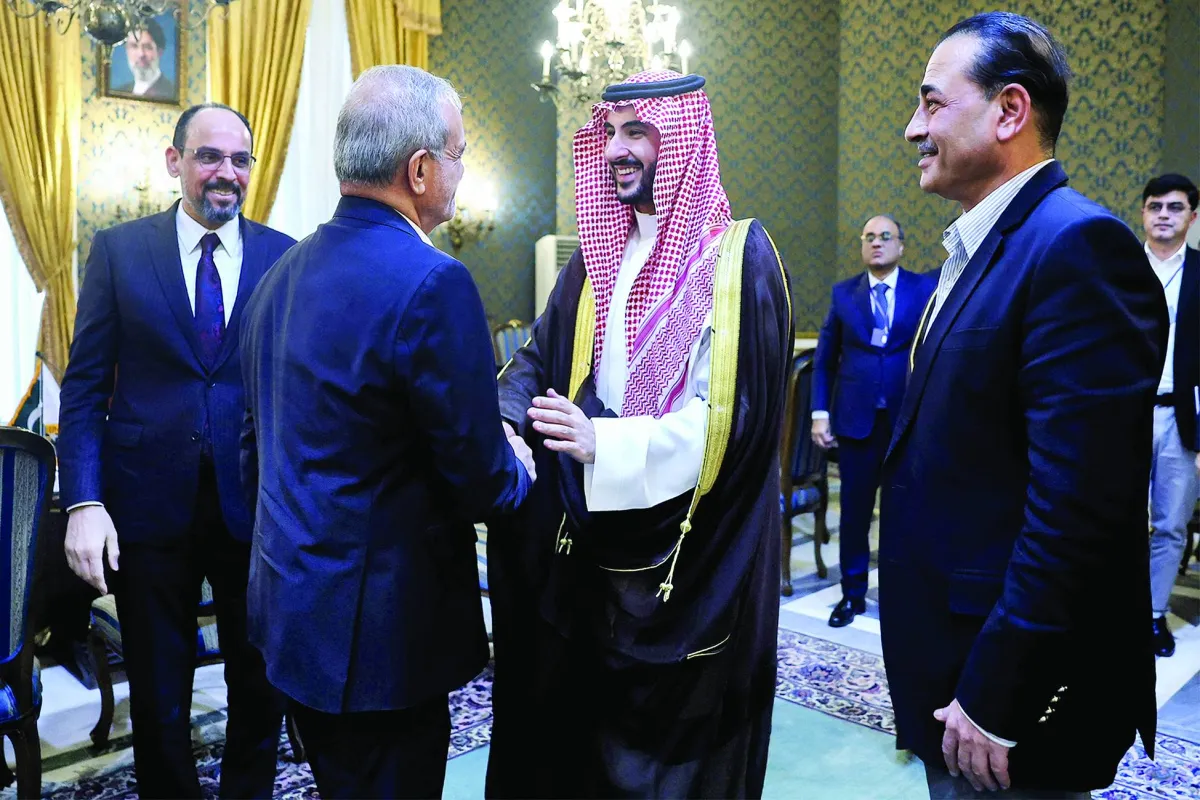 تحركات دبلوماسية مكثفة في طهران لخفض التوتر الاقليمي وتعزيز الامن