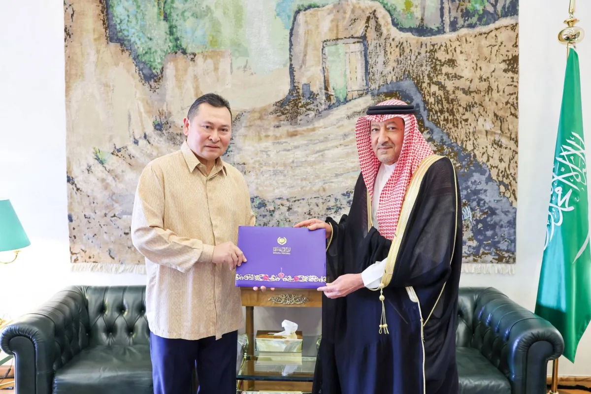 تعزيز التعاون بين السعودية وماليزيا عبر رسائل ملكية متبادلة