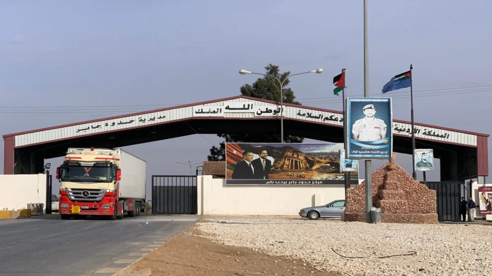 استئناف حركة العبور عبر معبر نصيب الحدودي بعد اغلاق مؤقت