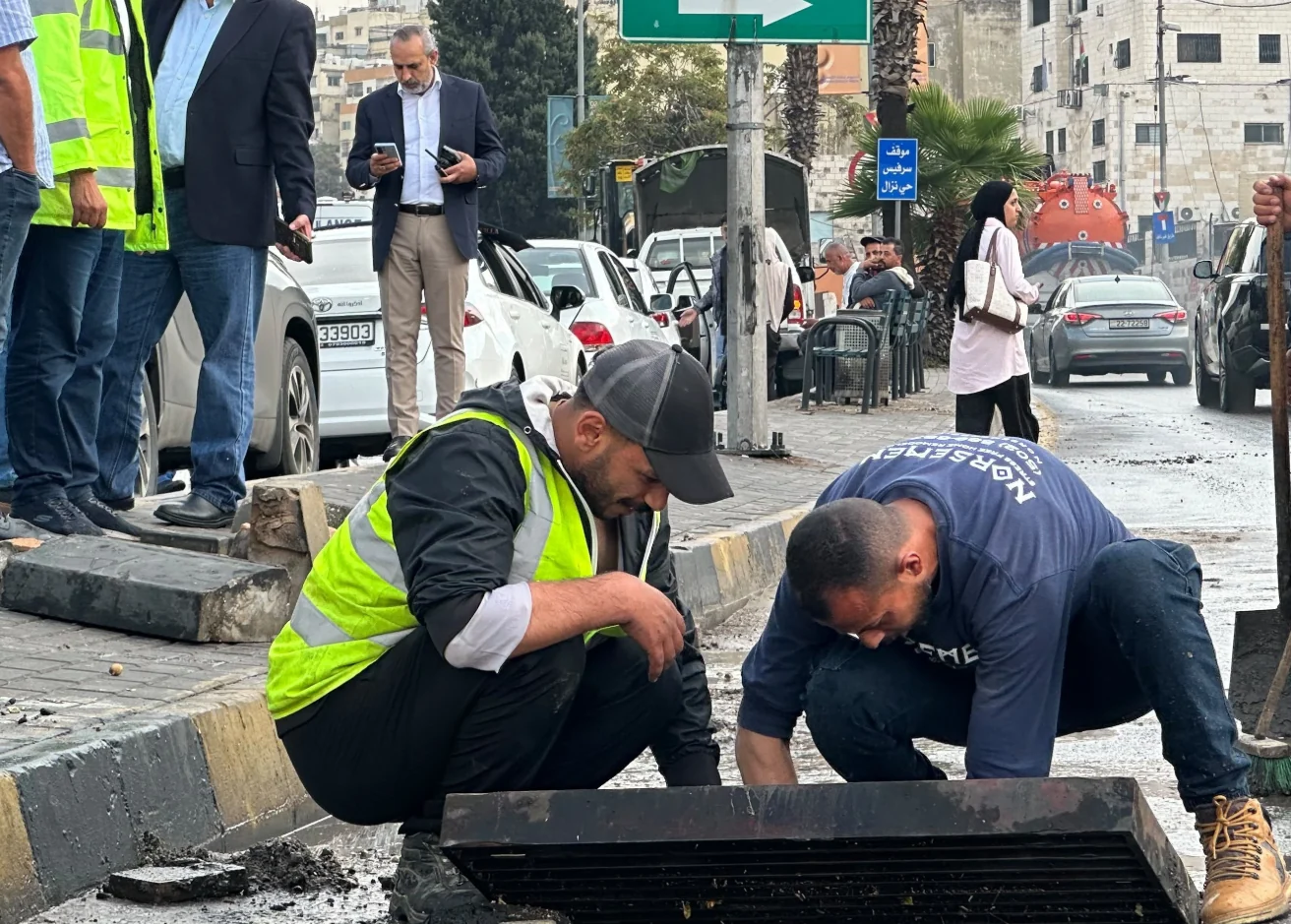 امانة عمان تستنفر كوادرها لمواجهة تداعيات المنخفض الجوي في العاصمة