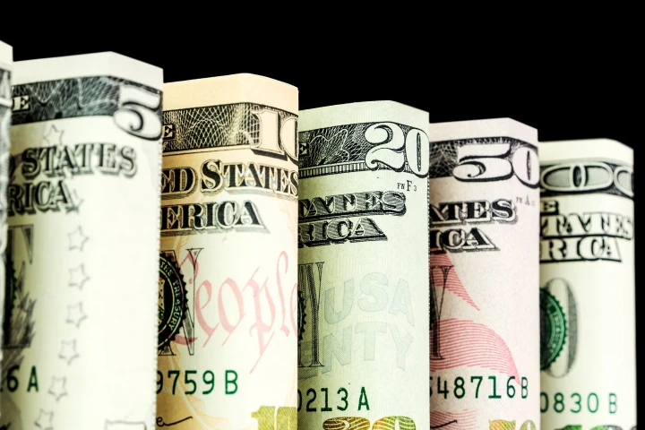 استقرار سعر الدولار وسط ترقب عالمي لقرارات البنوك المركزية