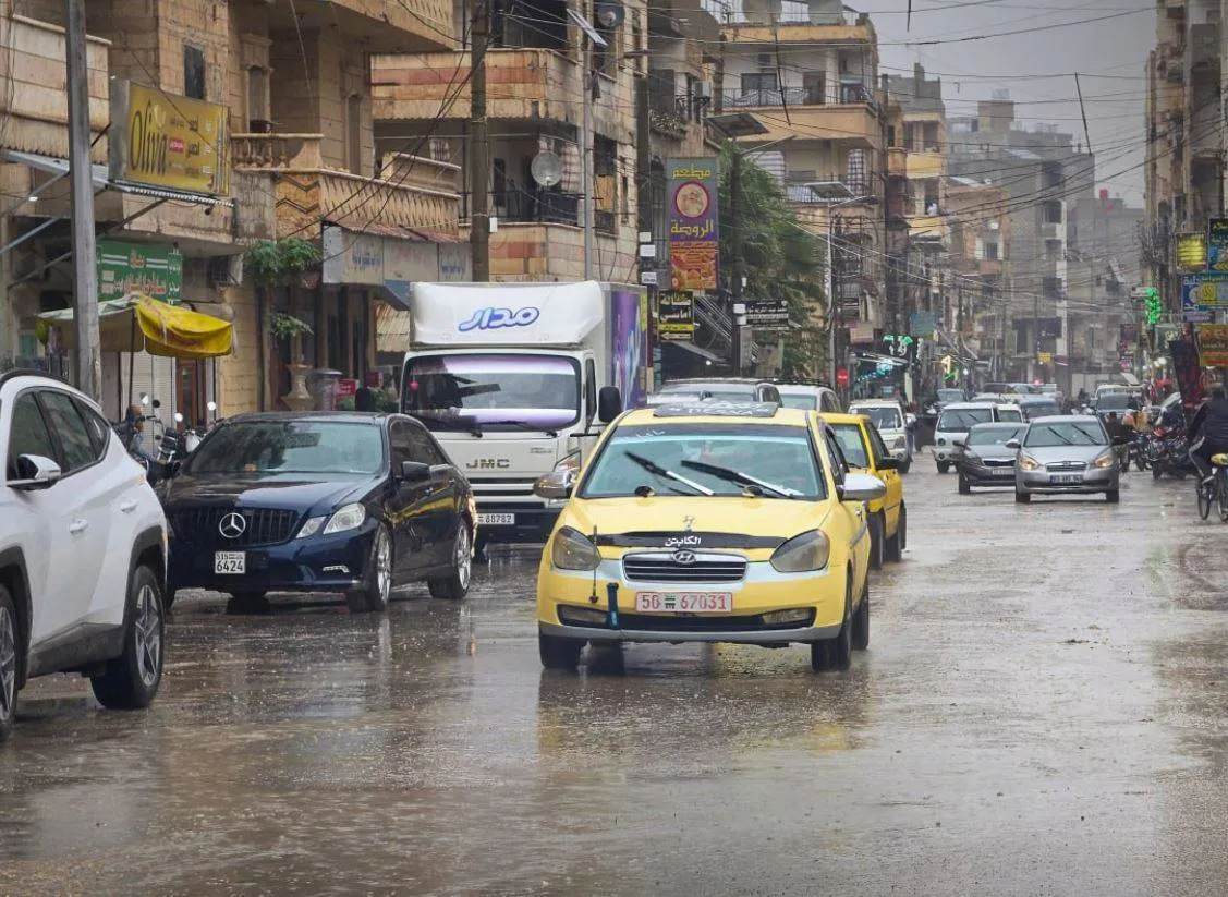 حصيلة ثقيلة للسيول في سوريا: وفاة مدني واجلاء مئات العائلات وسط استنفار ميداني