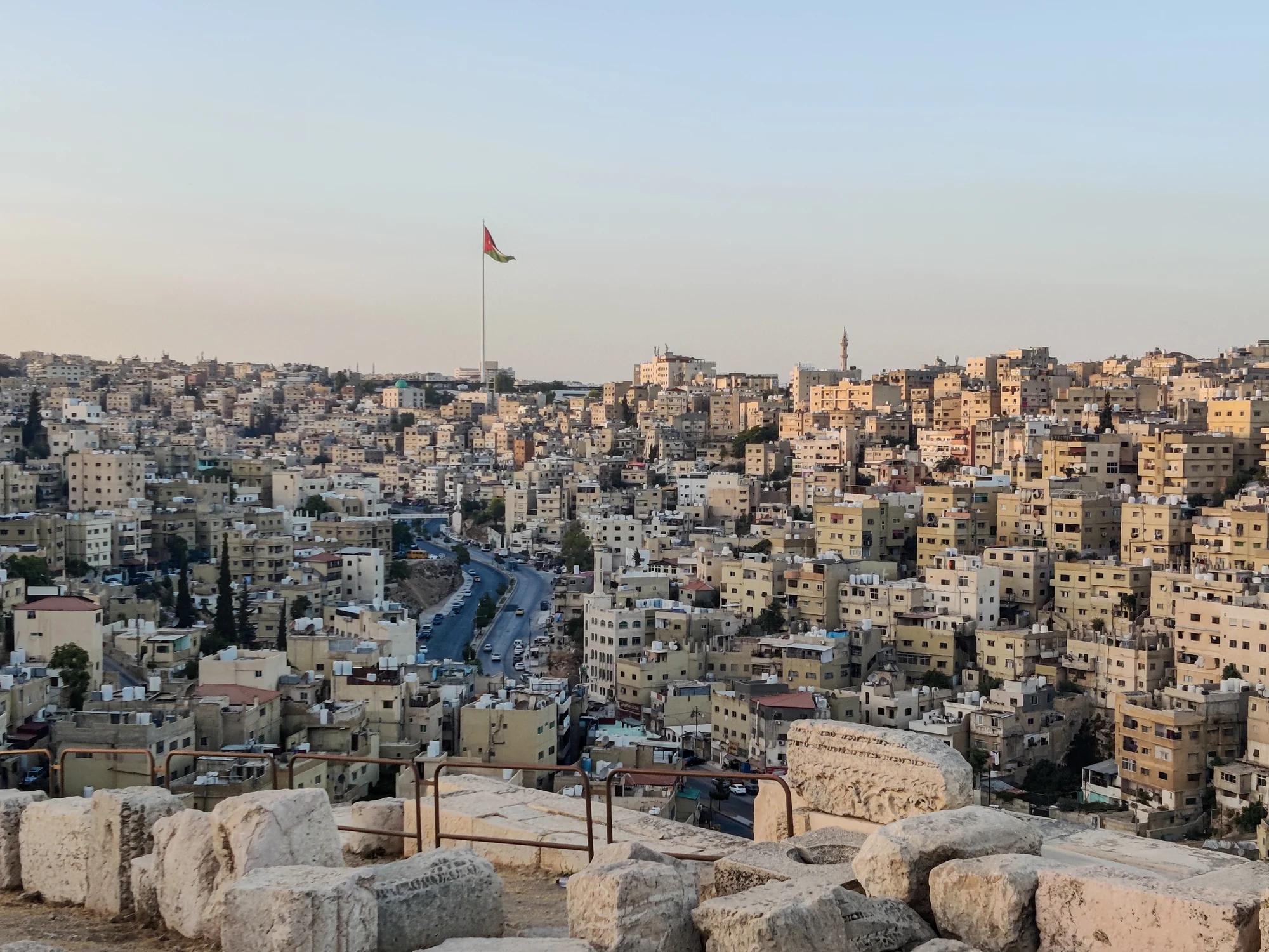 فيتش ترفع توقعات نمو الاقتصاد الاردني بفضل الاداء القوي للقطاعات الحيوية